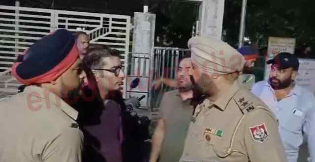 Jalandhar: Adarsh ​​Nagar में सरेआम कार का शीशा तोड़कर रुपयों से भरा बैग लेकर लुटेरे फरार, देखें वीडियो