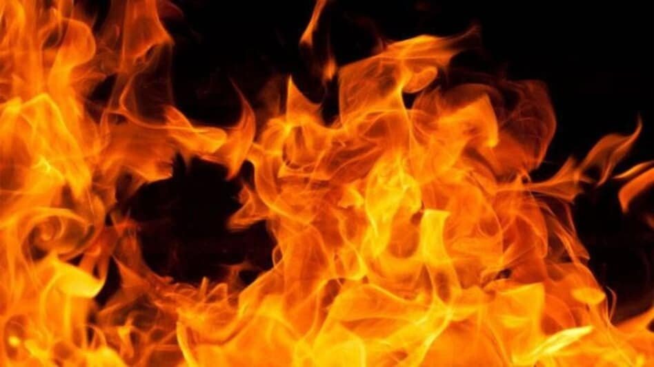 दिल दहला देने वाली घटना आई सामने: पति ने तीसरी बेटी होने पर पत्नी को जिंदा जलाया