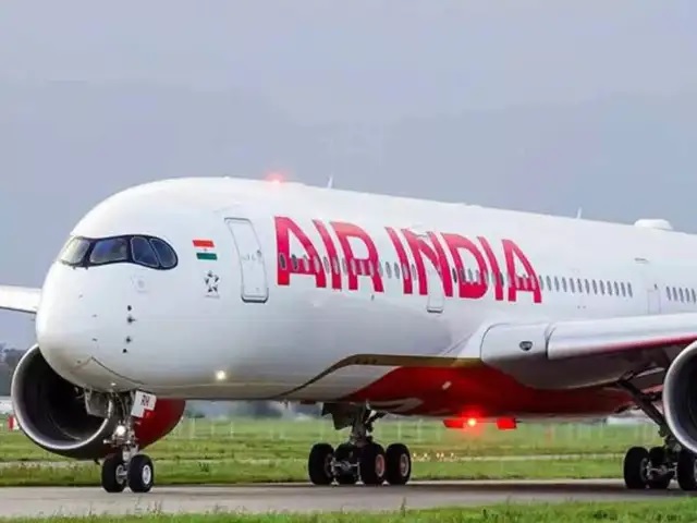 Air India Flight की इस जगह हुई Emergency लैंडिंग, खुला रैम एयर टरबाइन