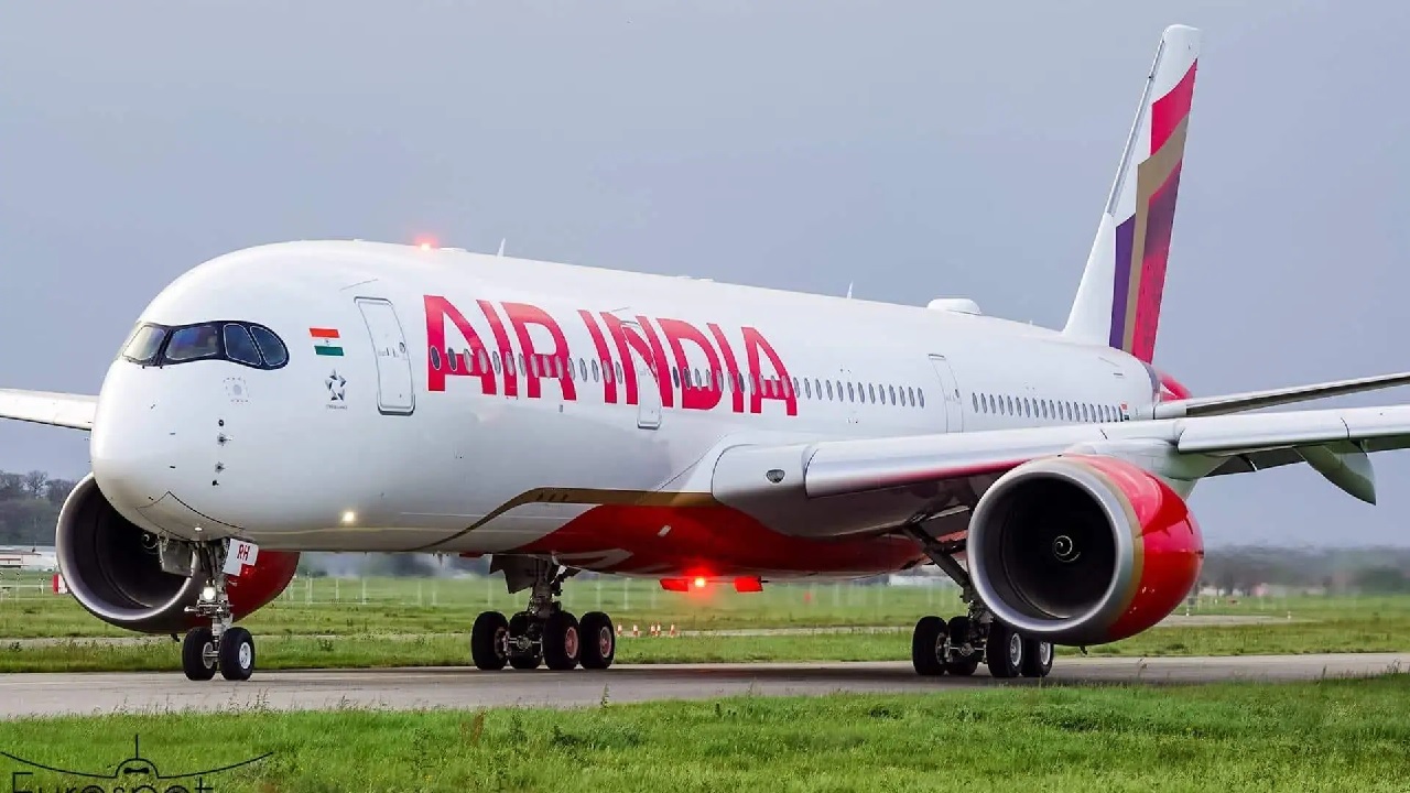 मुंबई से लंदन जा रही Flight में आई खराबी, यात्री हुए परेशान, रात भर करना पड़ा इंतजार