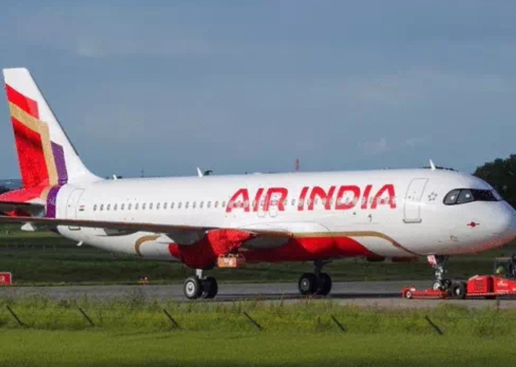 Plane Crash मामले में DGCA की बड़ी कार्रवाई, Divisional Vice President समेत 3 अफसरों पर गिरी गाज