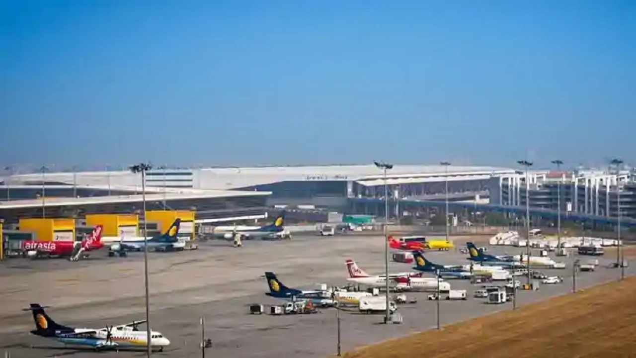 Delhi Airport पर तकनीकी खराबी, 100 से ज्यादा उड़ाने प्रभावित, Advisory जारी