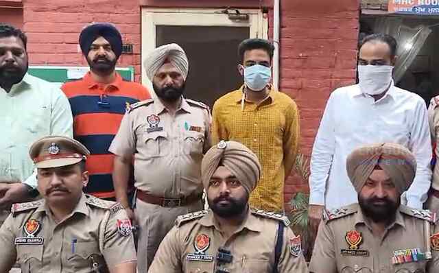 Punjab News: Branded अवैध शराब सहित दो तस्कर गिरफ्तार, देखे वीडियो