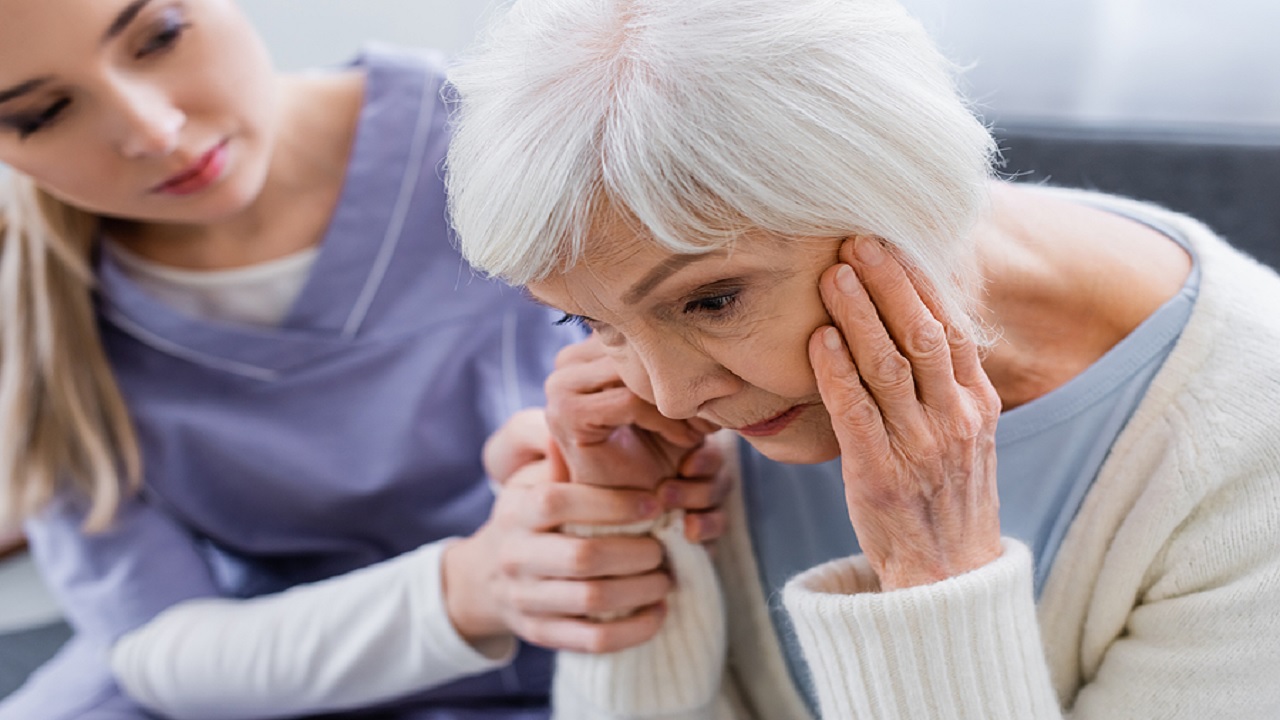 पुरुषों के मुकाबले महिलाओं को ज्यादा होता है Alzheimer का खतरा, Study में हुआ खुलासा