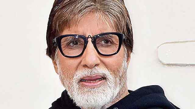 Dharmendra को याद कर भावुक हुए Amitabh Bachchan, शेयर किया स्पेशल किस्सा