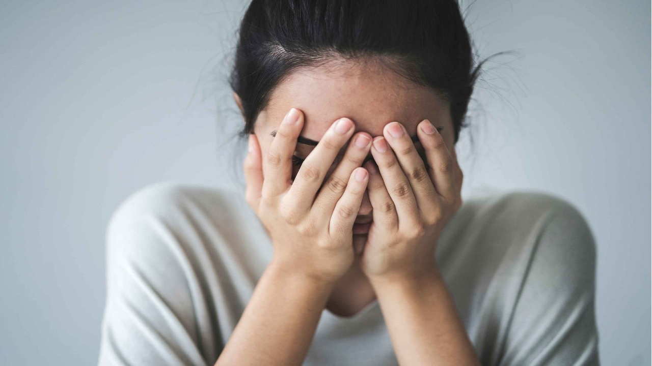 स्ट्रेस हार्मोन ज्यादा होने के कारण होती है Anxiety, जानें इसे दूर करने के तरीके