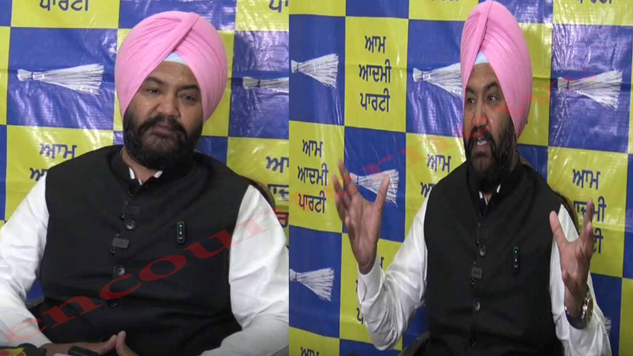 Punjab News: सुखबीर बादल पर AAP नेता ने कसा तंज, बोले – उम्मीदवारों से जबरन पर्चे भरवा रहे, देखें वीडियो