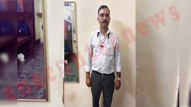 सरकारी Ticket Booking Counter चलाते पकड़ा व्यक्ति, 4 रेलवे अधिकारी निलंबित