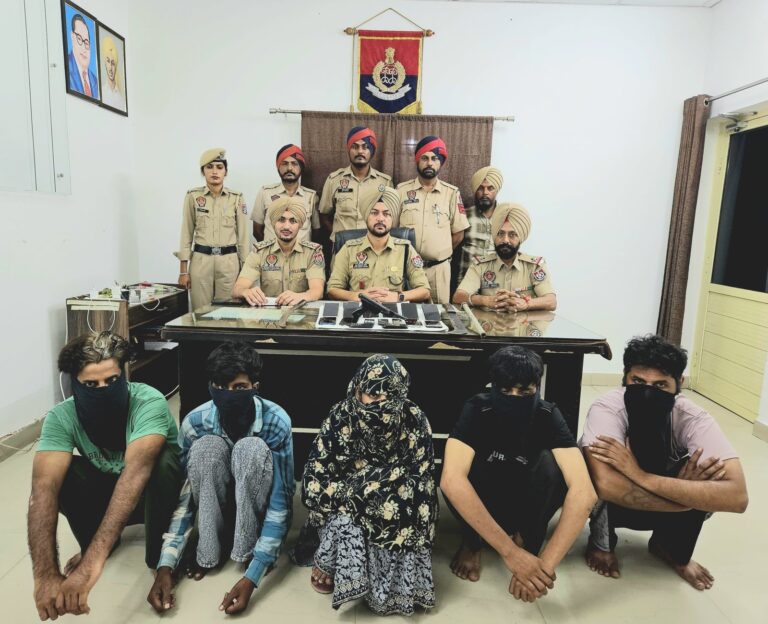 15 Mobile, खिलौना Pistols और वाहन सहित लूट गिरोह के 5 सदस्य गिरफ्तार