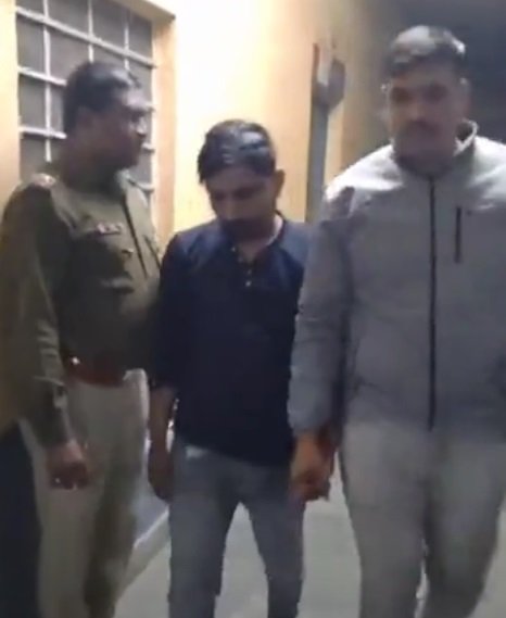 सिगरेट न देने पर दुकानदार को मारी गोली, 1 आरोपी गिरफ्तार