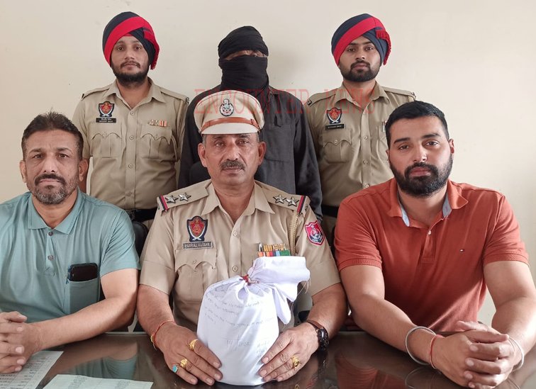 Jalandhar News: 1 किलो अफीम सहित ट्रक चालक गिरफ्तार, देखें वीडियो