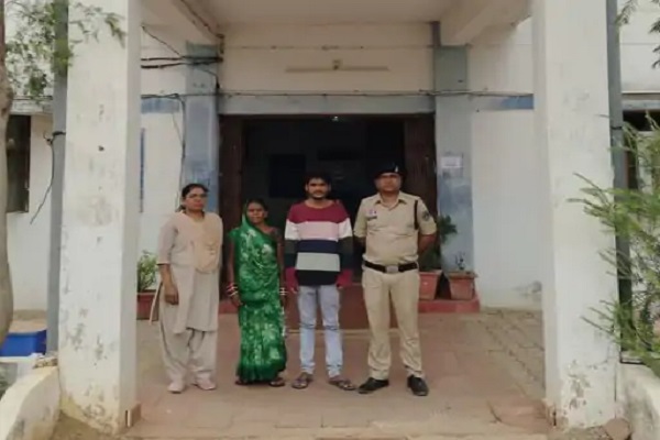 मां-छोटे भाई ने मिलकर बड़े बेटे को गला घोंट मारा, शव लटकाया फंदे से, दोनों काबू