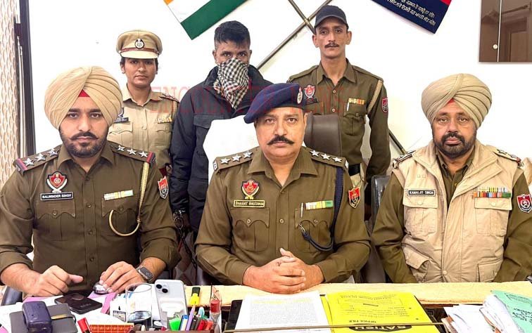 Phagwara: कोठी में चल रहे देह व्यापार मामले में 3 युवतियां और युवक गिरफ्तार, देखें वीडियो