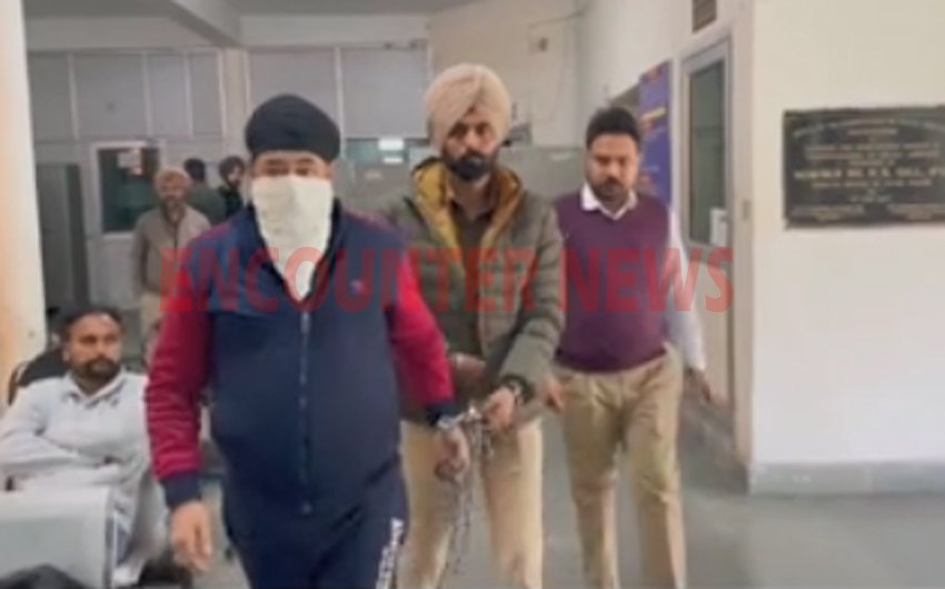Punjab News: 1.60 लाख की लूट मामले में ASI गिरफ्तार, पूर्व इंस्पेक्टर समेत 5 की तलाश जारी, देखें वीडियो