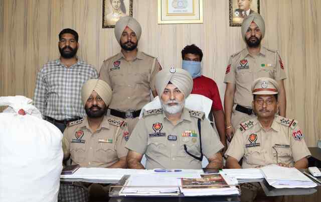 Punjab News: 4 किलो गांजे सहित व्यक्ति गिरफ्तार, देखें वीडियो