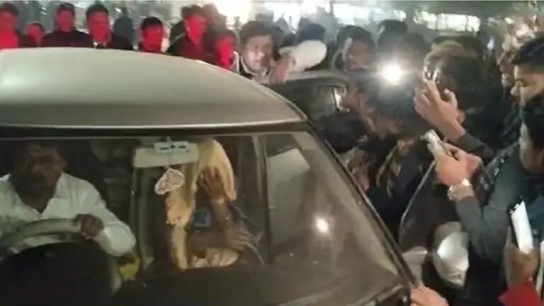 Girlfriend के साथ घूम रहा था पति, पत्नी ने मौके पर पहुंचकर की धुनाई