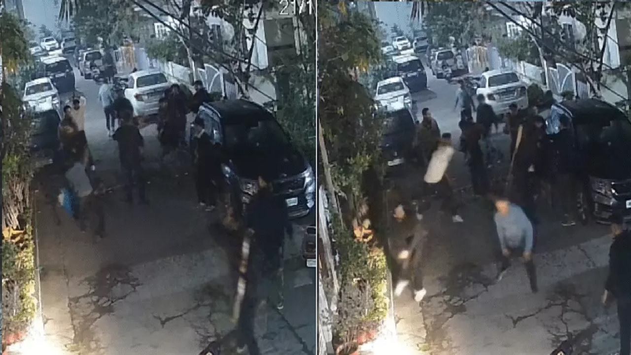 घर के बाहर बदमाशों ने मचाया उत्पात, हथियार और डंडों से 4 युवकों पर किया हमला