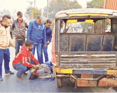 Punjab News: चलते Auto में पड़ा मिर्गी का दौरा, सड़क पर गिरा चालक
