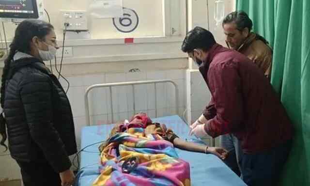 Punjab News: गणतंत्र दिवस पर स्कूल की छात्राएं हुई बेहोश, अस्पताल में भर्ती