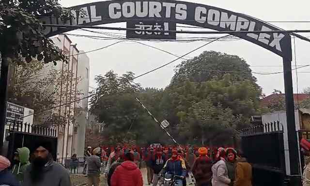 Punjab News: फिरोजपुर के बाद इस जिले में कोर्ट को मिली बम से उड़ाने की धमकी, भारी फोर्स तैनात