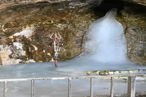 Amarnath Yatra का चौथा दिनः पिघल रहे बाबा बर्फानी, शिवलिंग पहुंचा 1 फीट पर