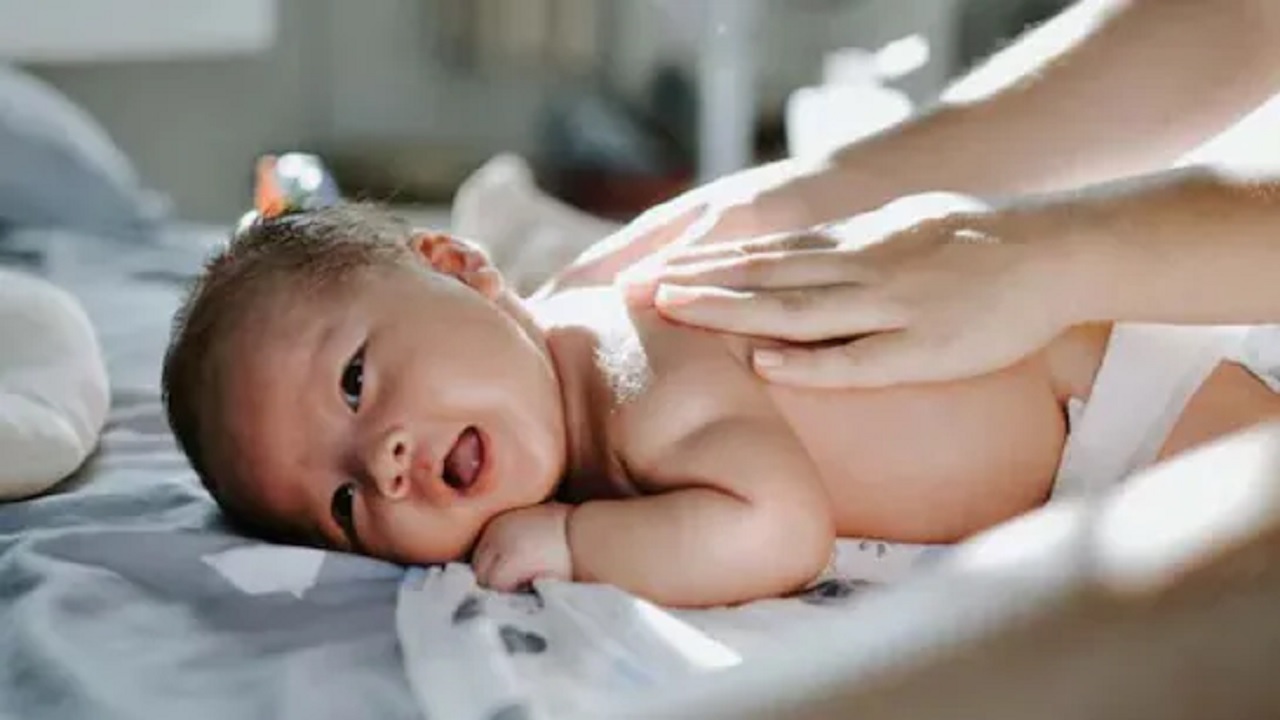 बच्चों की मालिश के लिए यह तेल होगा फायदेमंद, Doctor की सलाह भी जरूरी
