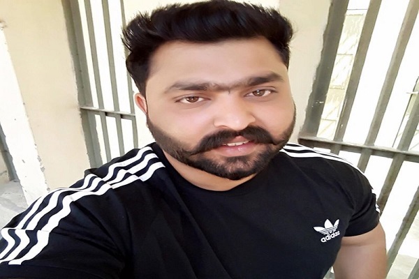 Gangster गोरू बच्चा अवैध हथियार के साथ गिरफ्तार, पूछताछ जारी