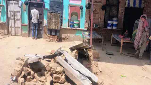 आंगन में खेल रहे भाई-बहन पर गिरी कच्ची दिवार, दर्दनाक मौत