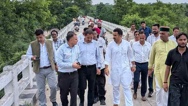 लोक निर्माण मंत्री ने बड़साला पुल व बसाल-नंगल सलागड़ी सड़क का किया निरीक्षण