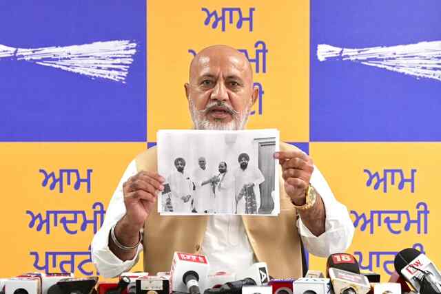 Punjab News: केंद्रीय एजेंसियों के दुरुपयोग का आरोप: AAP ने BJP पर लगाया राजनीतिक दबाव और डर की राजनीति करने का आरोप