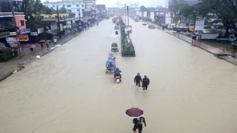 इस देश में बाढ़ का कहर, 50 लाख लोग प्रभावित, अब तक 18 लोगों की मौत