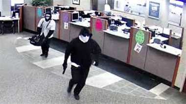 Bank लूट मामले में पुलिस ने 36 घंटे में पकड़े 5 आरोपी, 9 लाख किए बरामद