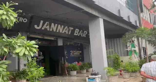Bar में आग लगने से सामान जलकर राख, इमारत में सो रहे थे कर्मचारी