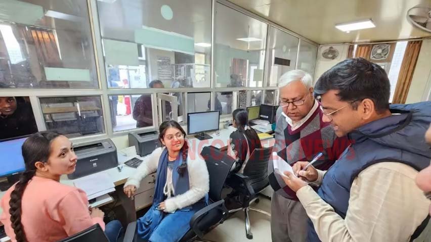 Punjab News: नगर निगम दफ्तर में SE की औचक चैकिंग