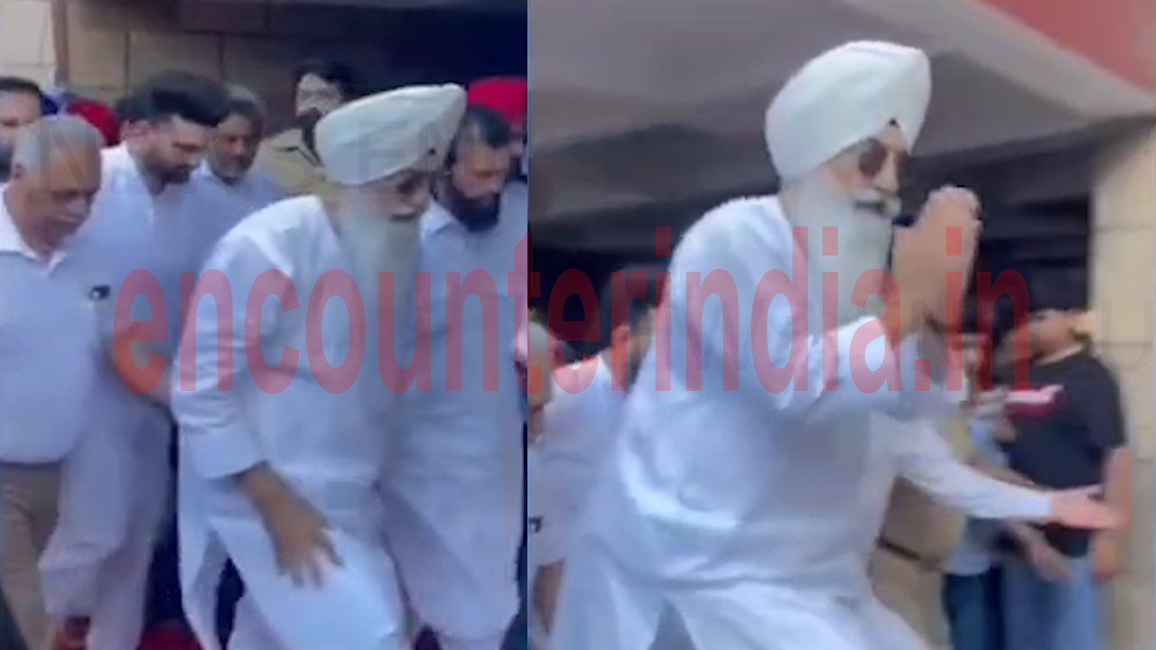 Jalandhar News: Hans Raj Hans के घर शोक व्यक्त करने पहुंचे Radha Soami डेरे के प्रमुख, देखें वीडियो