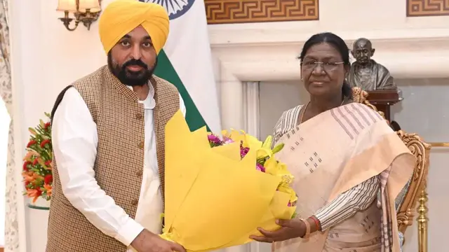 Punjab News: CM मान ने राष्ट्रपति से की मुलाकात, ‘दल बदलने वाले सांसदों की सदस्यता रद्द हो’; BJP पर लोकतंत्र से खिलवाड़ का आरोप Punjab News: CM मान ने राष्ट्रपति से की मुलाकात, ‘दल बदलने वाले सांसदों की सदस्यता रद्द हो’; BJP पर लोकतंत्र से खिलवाड़ का आरोप