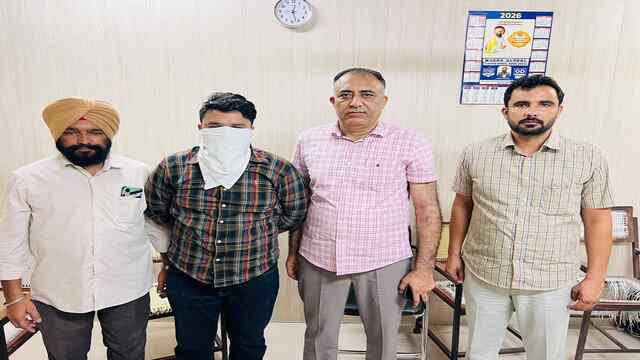 50,000 रुपये की रिश्वत लेते सहकारी सभा के इंस्पेक्टर को विजिलेंस ने रंगे हाथ काबू किया