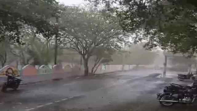 बारिश का कहरः बिजली गिरने से चाची-भतीजा झुलसे