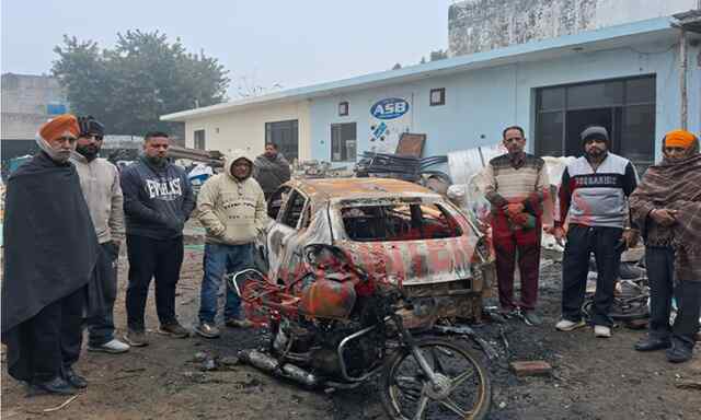 Punjab News: हार्डवेयर स्टोर के बने गोदाम में लगी आग
