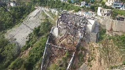 70 करोड़ की लागत से तैयार हो रहा Bridge ध्वस्त, टला बड़ा हादसा