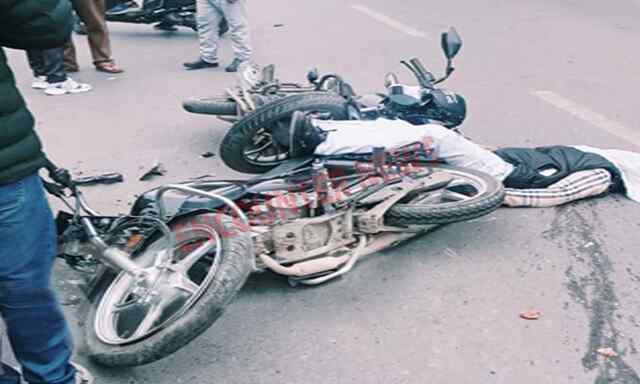 Jalandhar के पड़ोसी जिले में 2 बाइकों की टक्कर में एक की मौत, देखें वीडियो