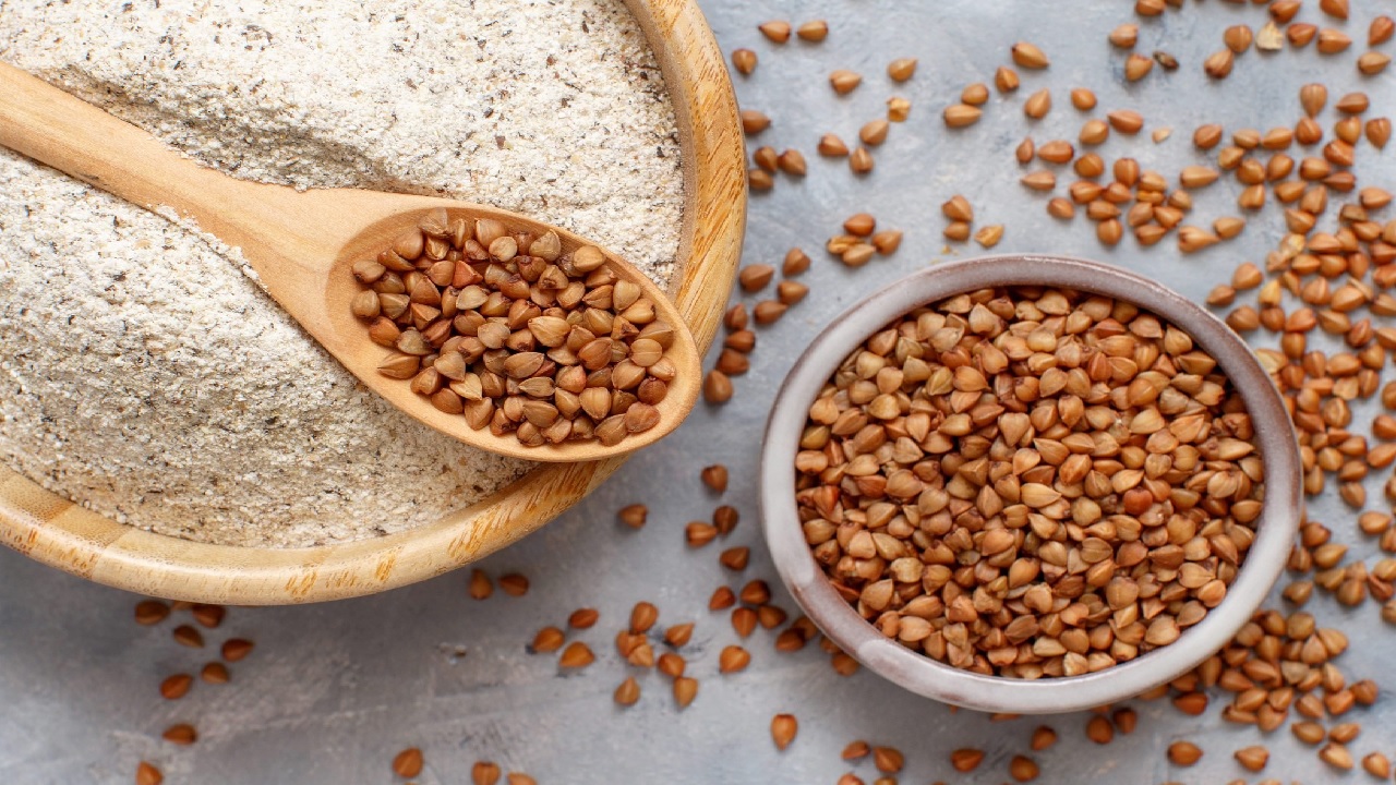 Food Poisoning का कारण बना कुट्टू का आटा, डॉक्टर से जानें कैसे करें सही आटे की पहचान?