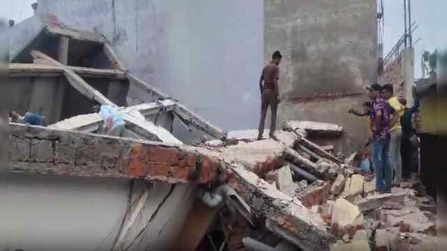 3 मंजिला मकान भर-भराकर गिरा, 3 की मौत, कई लोग अंदर फंसे… सीएम ने किया मुआवजे का ऐलान