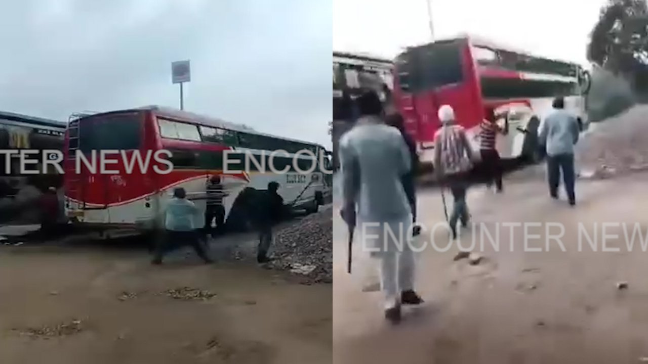 सरेआम गुंडागर्दीः Bus पर तेजधार हथियारों से किया हमला, Driver घायल, देखें वीडियो