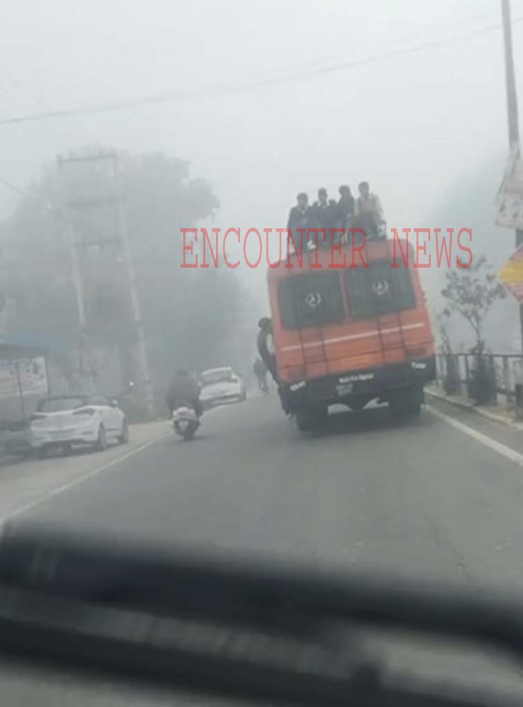Punjab News: Bus ओवरलोड की वीडियो वायरल होने पर Police का Action, देखें वीडियो