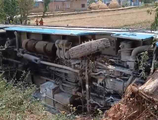 Haryana News: अनियंत्रित होकर खेत में पलटी Roadways बस, 35 यात्री घायल