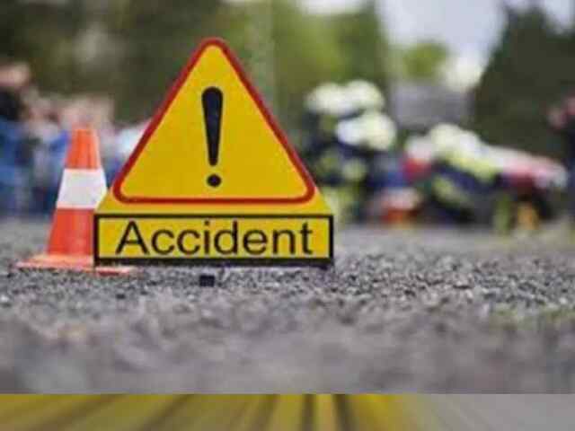 तेज रफ्तार वाहन की टक्कर से सेना के जवान की Car पलटी, हवलदार सहित 5 घायल