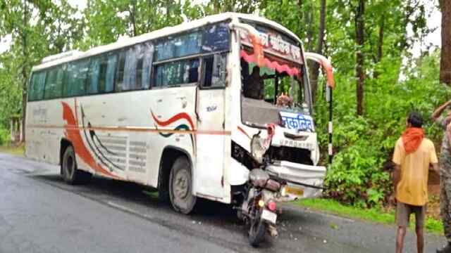 Bus और Bullet Bike की आमने-सामने टक्कर, दो लोगों की मौत
