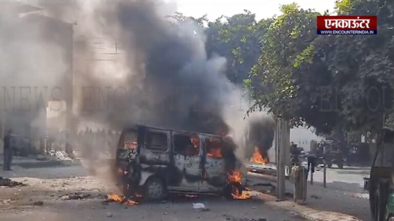 2 गुटों में झड़प, जमकर हंगामा, जलाई गाड़ी, देखें वीडियो