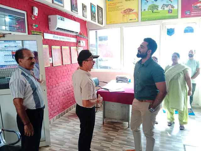 उपायुक्त ने जिला सैनिक कल्याण कार्यालय और सीएसडी कैंटीन का किया दौरा